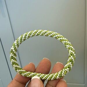 1 Bracelet Made in NEPAL 100% Handmade seed beaded bangle in Green White Pattern
